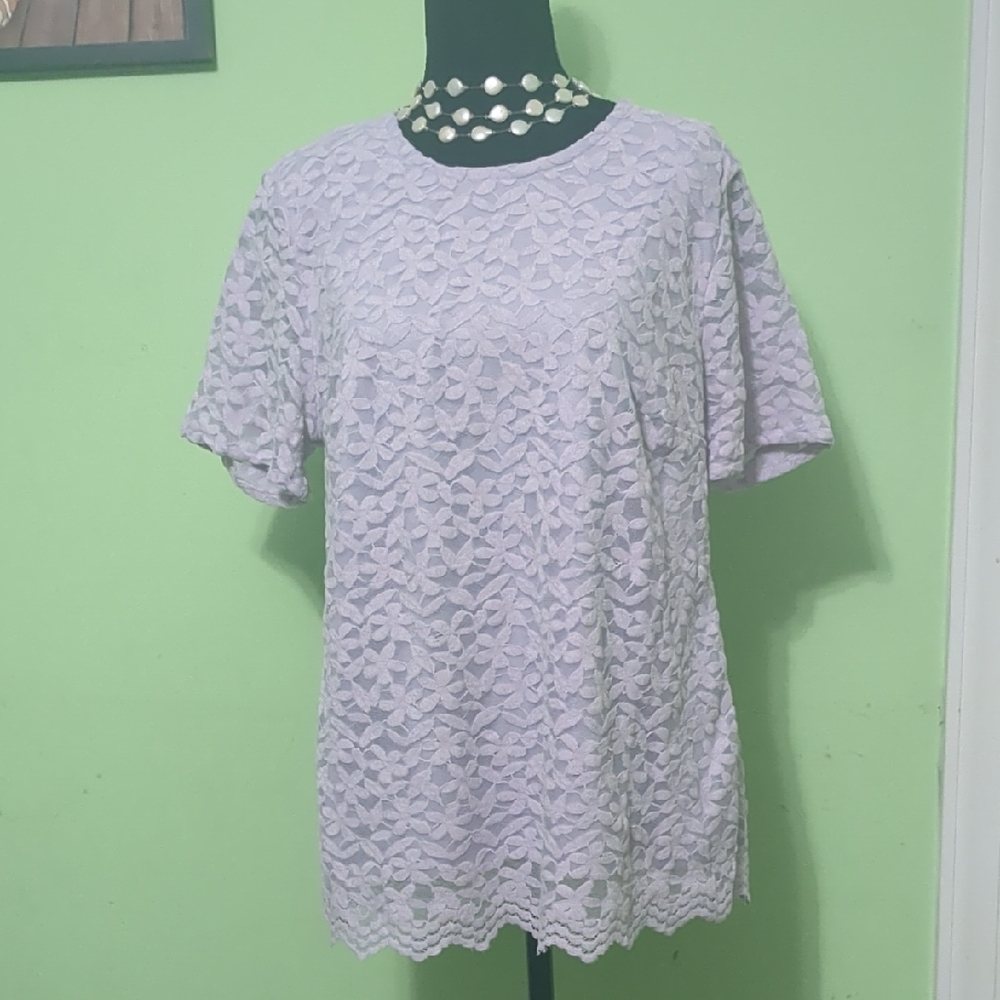 Chic Lace Blouse in Soft Purple
